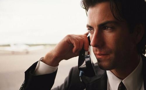 事实上,手机定位找人是手机定位下的衍生词它是指通过特定的定位技术来获取移动手机或终端用户的位置信息(经纬度坐标),在电子地图上标出被定位对象(人)的位置的技术或服务。